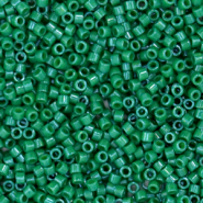 Perles Miyuki délicas 11/0 Opaque dyed green DB-656