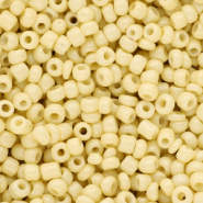 Perles de rocailles Miyuki 8/0 Duracoat opaque light lemon ice yellow 8-4451