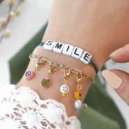 Sets d'inspiration Confection de breloques à la mode avec des perles acryliques et des clous à tête plate arc-en-ciel 