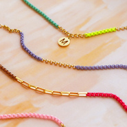 Sets d'inspiration Comment créer des colliers et des bracelets avec des chaînes maille jaseron colorées ?