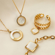 Sets d'inspiration Inspiration de bijoux élégants avec des breloques en acier inoxydable