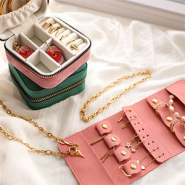 Sets d'inspiration Emportez élégamment vos bijoux avec nos trousse & boîte à bijoux de voyage