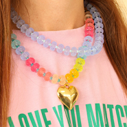 Sets d'inspiration Comment créer des bijoux étincelants avec des perles en résine?