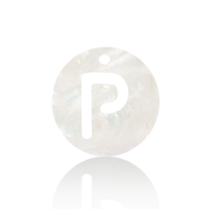 Pendentifs coquillage specials lettre P Blanc (couleur naturelle)