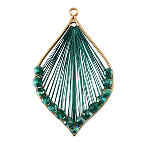 Pendentifs au crochet avec fil macram&eacute; et perles &agrave; facettes goutte Dor&eacute;-vert fonc&eacute; m&eacute;tallique