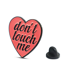 Pins c&oelig;ur "Don't touch me" Rose-noir
