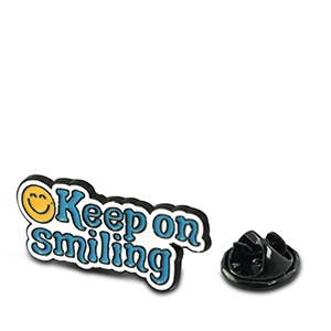 Pins "Keep on smiling" Blanc-bleu-jaune