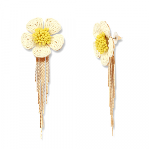 Boucles d'oreilles en raphia accroche-regard fleur Blanc cass&eacute;-jaune-dor&eacute;
