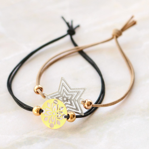 Bracelets et porte-cl&eacute;s avec magnifiques pendentifs boh&egrave;mes