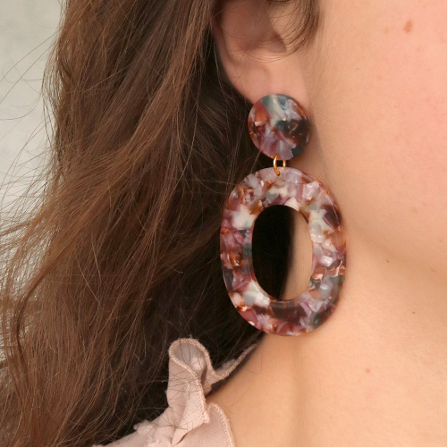 Alerte tendance ! Boucles d&rsquo;oreilles en r&eacute;sine fantaisies