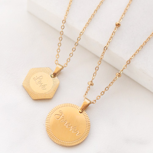 Laissez-vous inspirer par les colliers en acier inox interchangeables