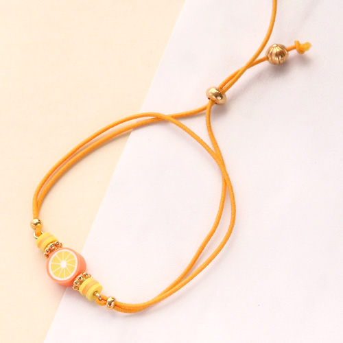 On adore ces bracelets color&eacute;s avec des perles en p&acirc;te polym&egrave;re !