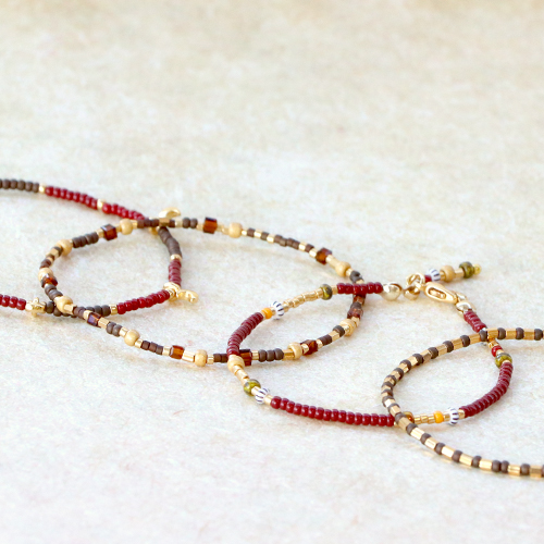 Avec les perles Miyuki, vous allez pouvoir confectionner ces bracelets tendance : 