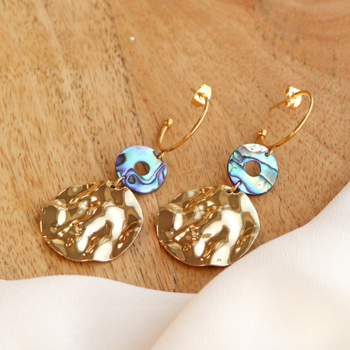 Bijoux estivaux avec des pendentifs coquillage