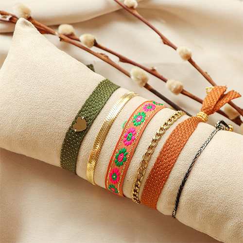 Cr&eacute;er des bracelets et des lani&egrave;res de t&eacute;l&eacute;phone avec du ruban 