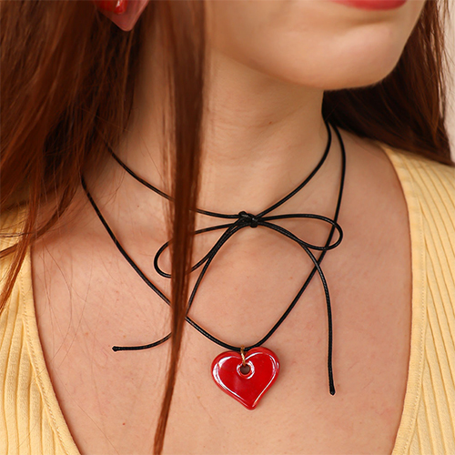 Comment cr&eacute;er des bijoux avec les c&oelig;urs en c&eacute;ramique DQ grecs ?