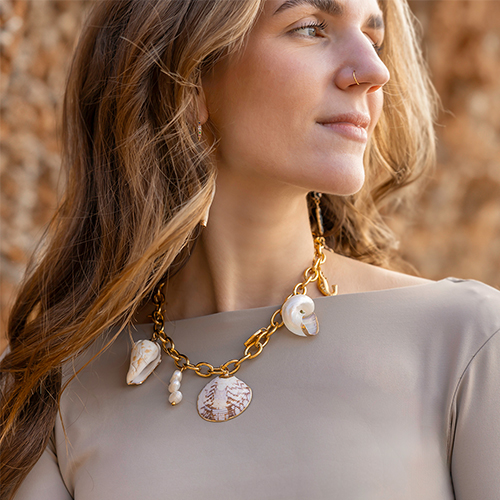 Soyez cr&eacute;atif avec de grands pendentifs coquillage