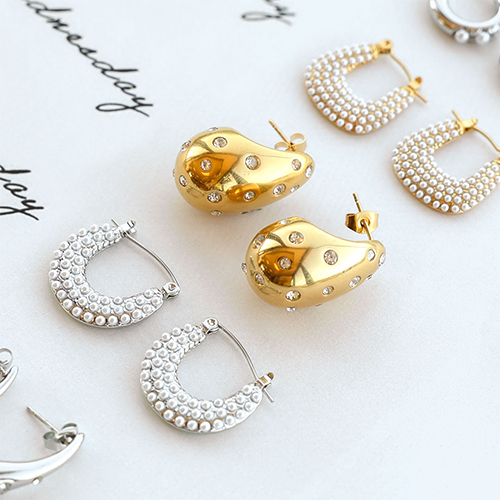 Inspiration bijou avec des boucles d'oreilles en acier inoxydable