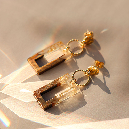 Conseils pour cr&eacute;er des bijoux avec des pendentifs en bois