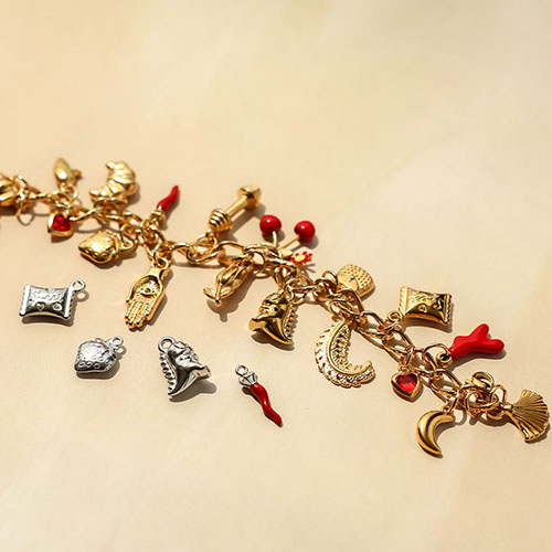 Conseils pour cr&eacute;er des bijoux avec des breloques en acier inox