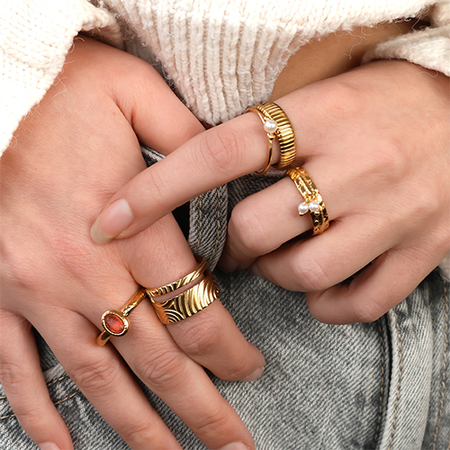 Laissez vous inspirer par nos bagues tendance en acier inoxydable