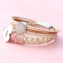Des bracelets en cuir tons doux naturels