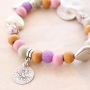 Des bracelets avec des articles du SUMMER SALE
