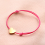&Agrave; court d&rsquo;inspiration ? Voici comment confectionner des bracelets super tendance en fil &eacute;lastique :