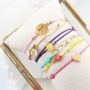 &Agrave; court d&rsquo;inspiration ? Voici comment confectionner des bracelets super tendance en fil &eacute;lastique :