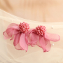 Cr&eacute;ez un look unique avec des boucles d'oreilles avec des fleurs