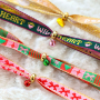 Cr&eacute;ez des bracelets et cadeaux festifs avec le ruban BY31&reg; & des grelots