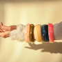 Bracelets joncs & broches : les accessoires incontournables de cette saison
