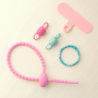 M&eacute;langez et assortissez les accessoires pour porte-cl&eacute;s et cordons de t&eacute;l&eacute;phone 