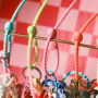 M&eacute;langez et assortissez les accessoires pour porte-cl&eacute;s et cordons de t&eacute;l&eacute;phone 