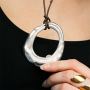 Inspiration avec de grands pendentifs statement 