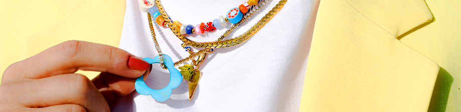 Découvrez les perles nacrées et polymère colorées Découvrez les perles nacrées et polymère colorées